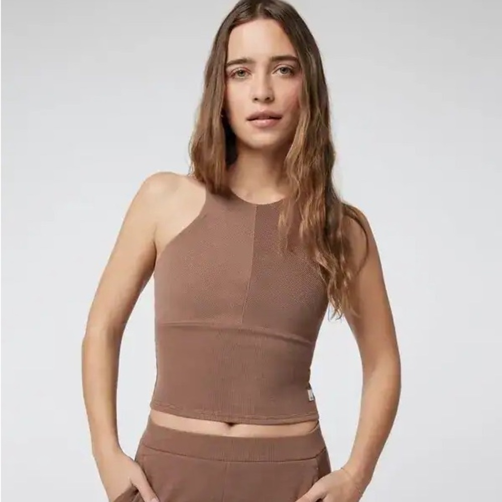 Vuori Almond Ribbed Cropped Tank